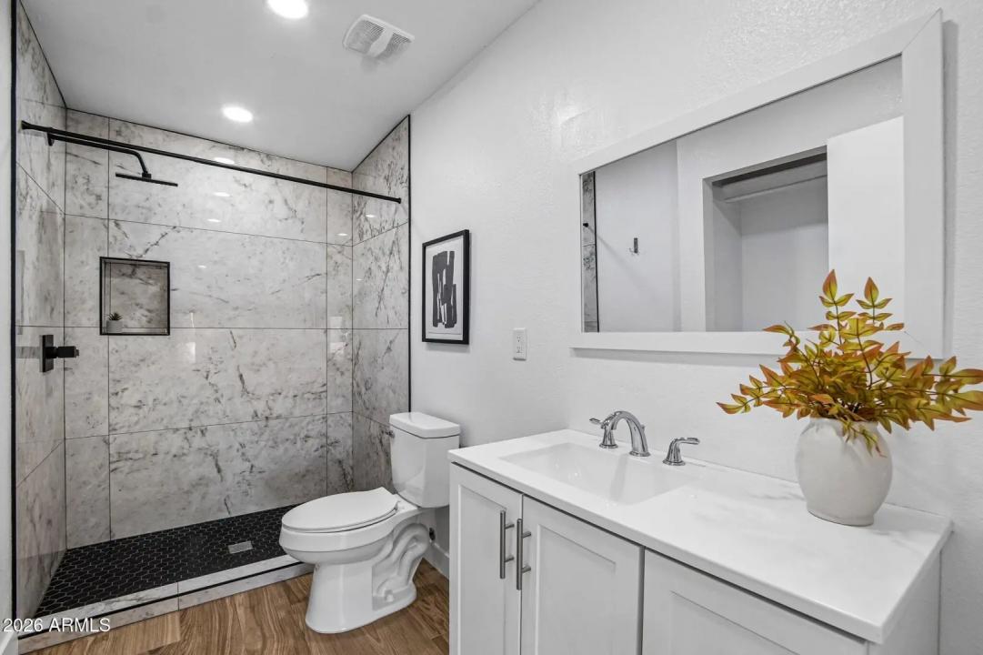 Real Estate Picture 16