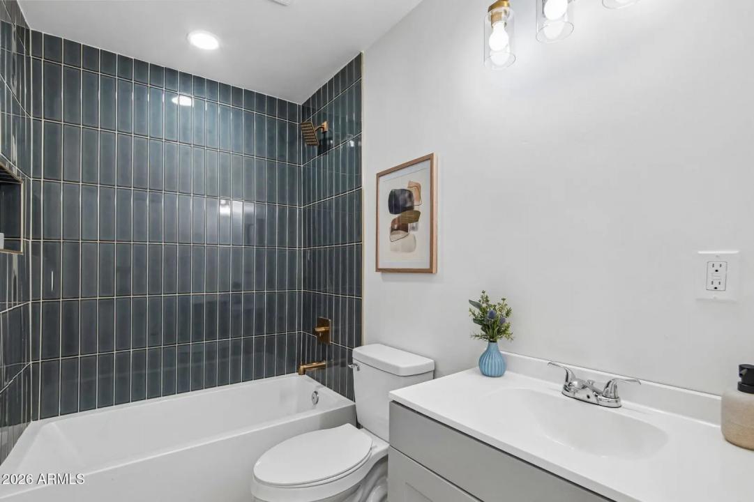 Real Estate Picture 17