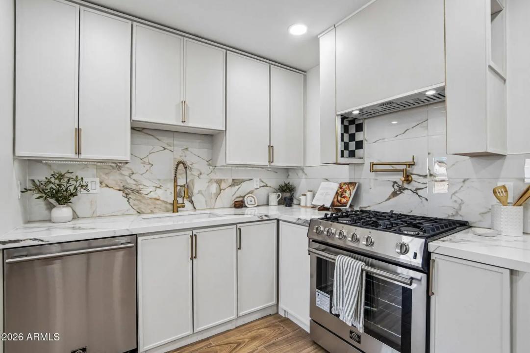 Real Estate Picture 5