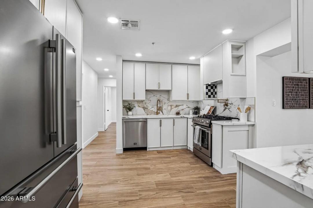 Real Estate Picture 6