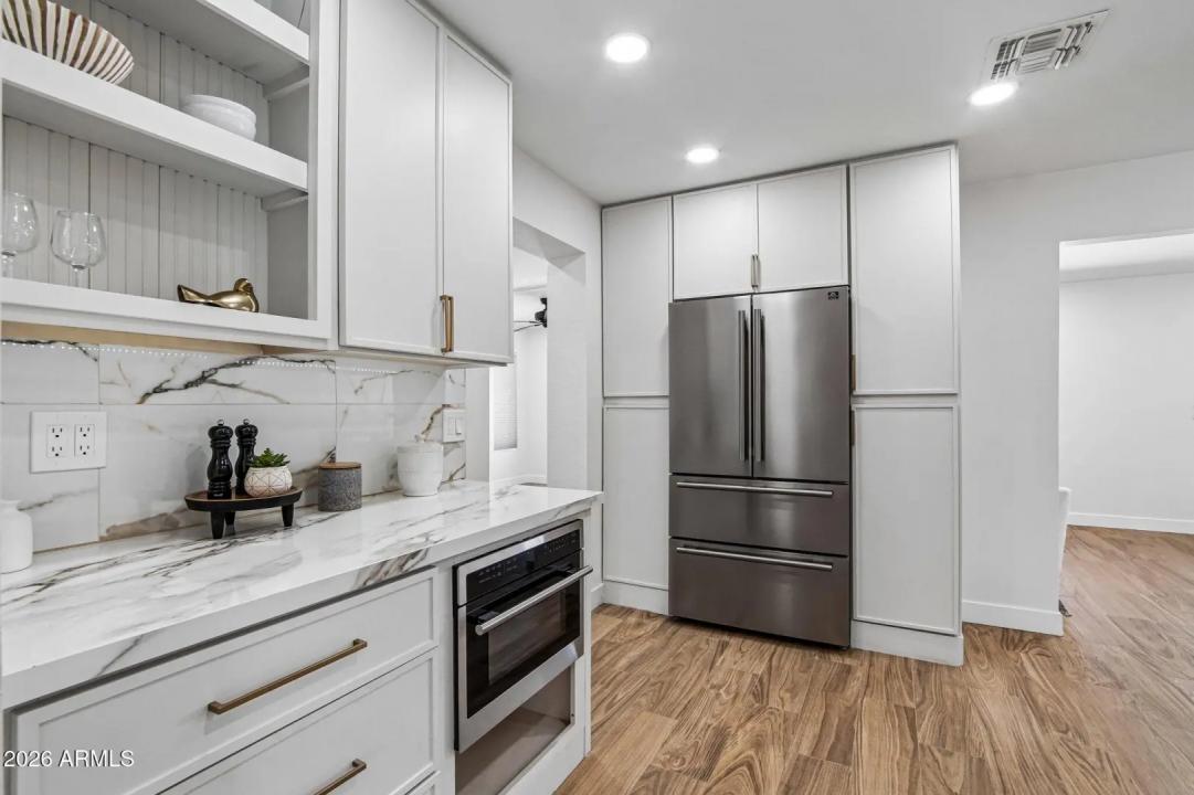 Real Estate Picture 7