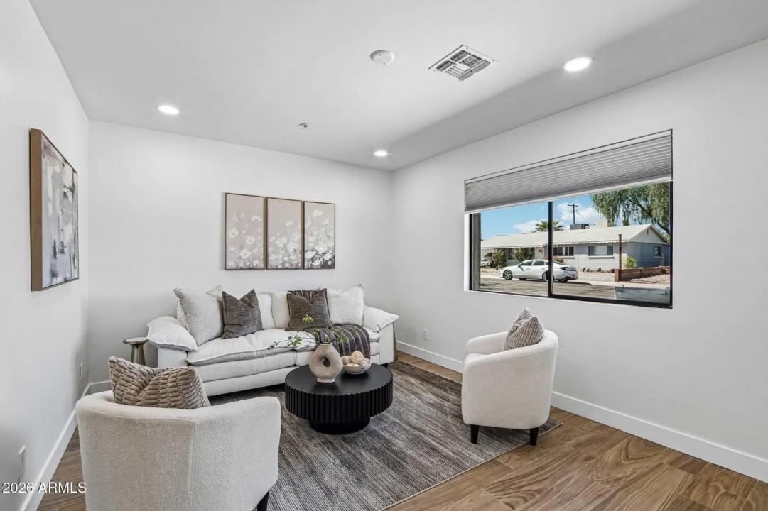 Real Estate Picture 9