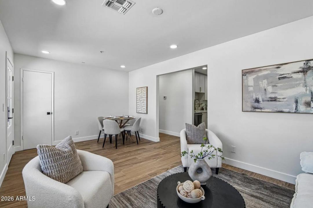 Real Estate Picture 8