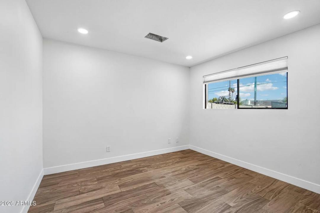 Real Estate Picture 18