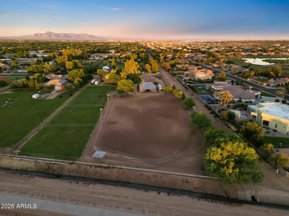 Real Estate Picture 10