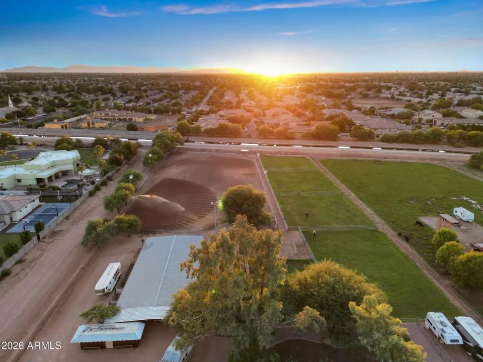 Real Estate Picture 18
