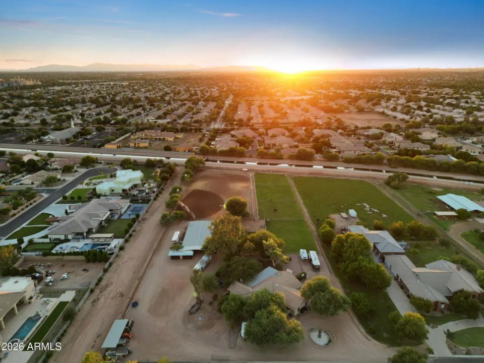 Real Estate Picture 19