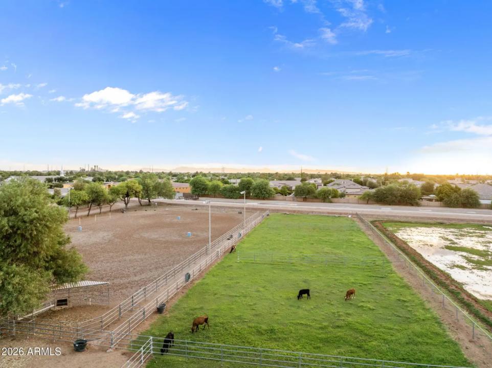 Real Estate Picture 50