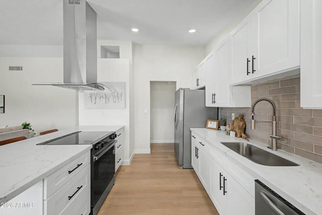 Real Estate Picture 7