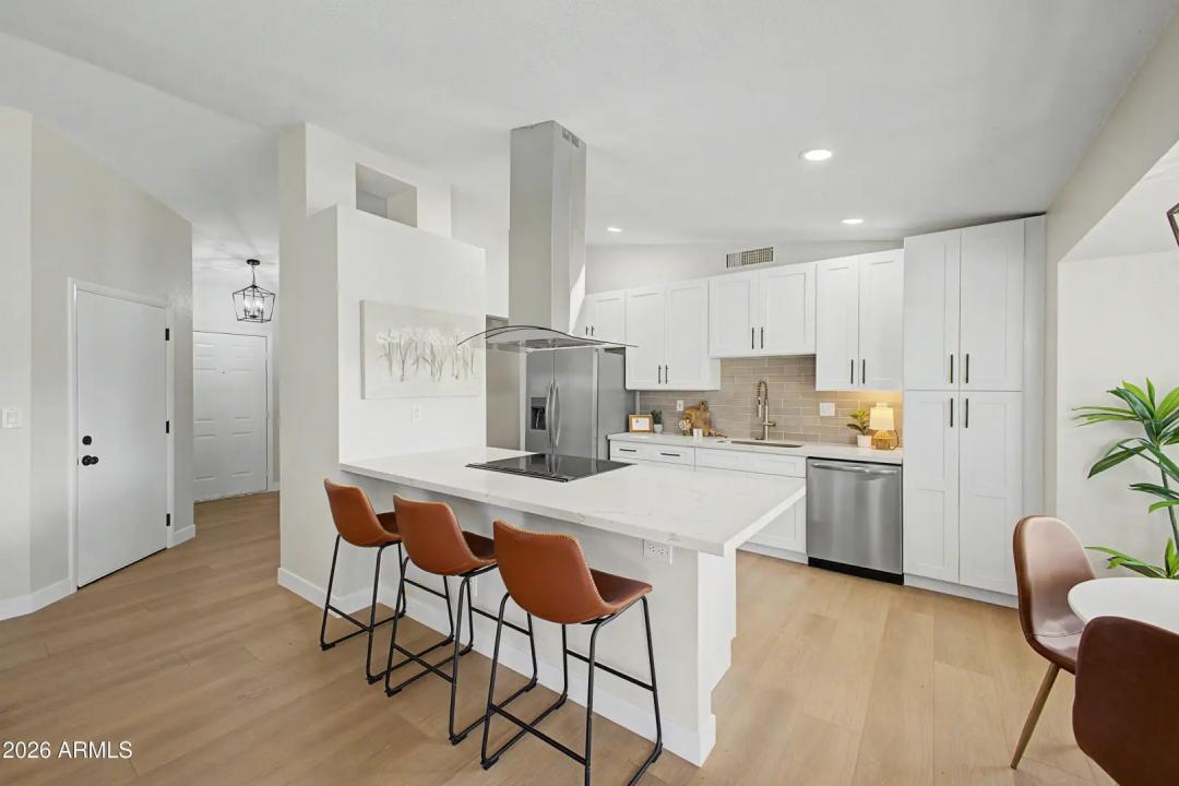 Real Estate Picture 8