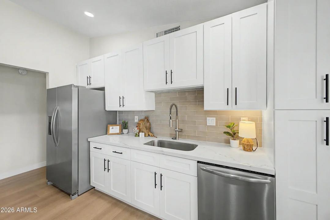 Real Estate Picture 9
