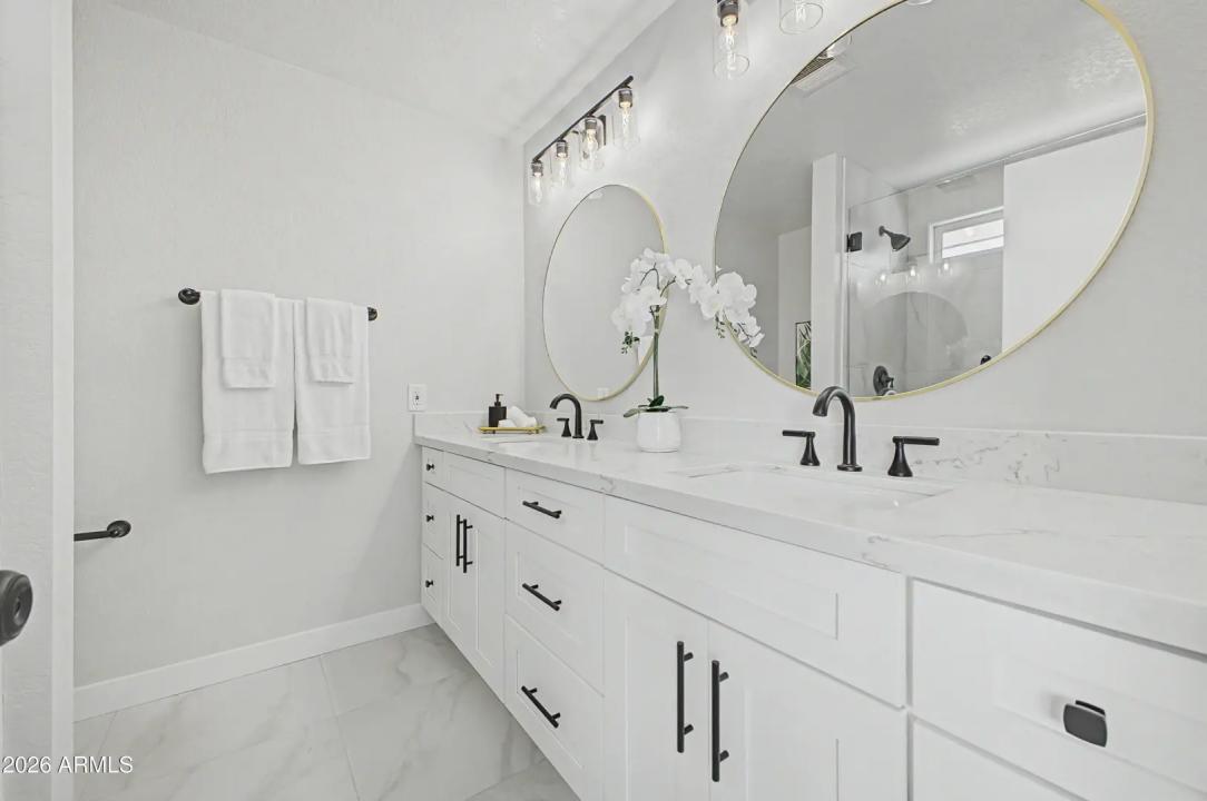Real Estate Picture 14