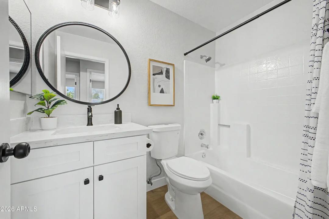 Real Estate Picture 18