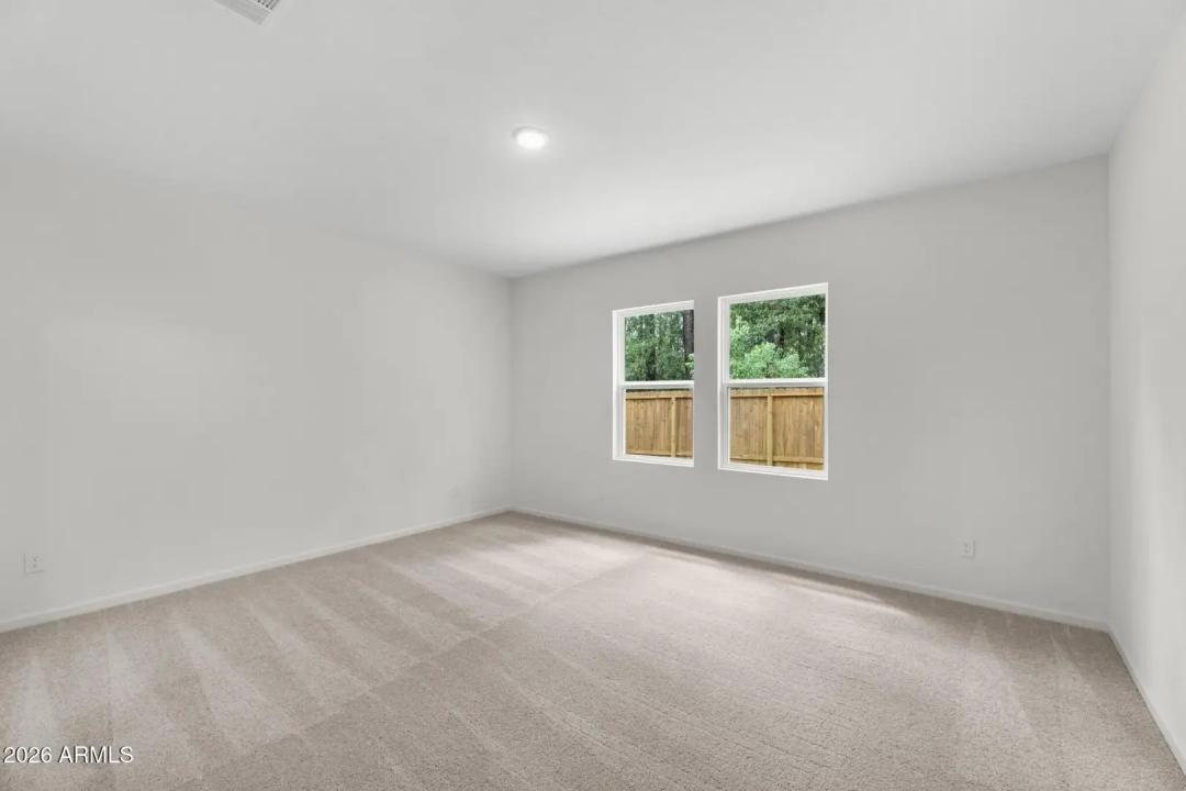Real Estate Picture 4