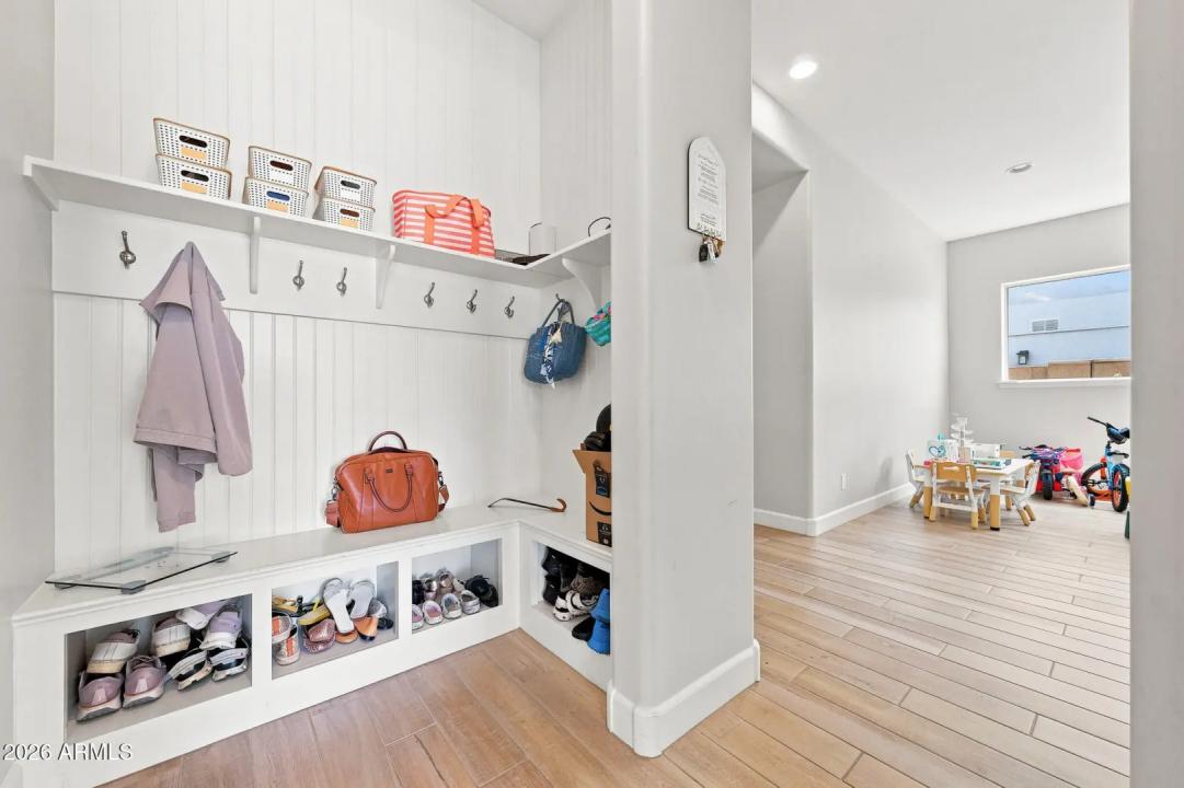Real Estate Picture 5