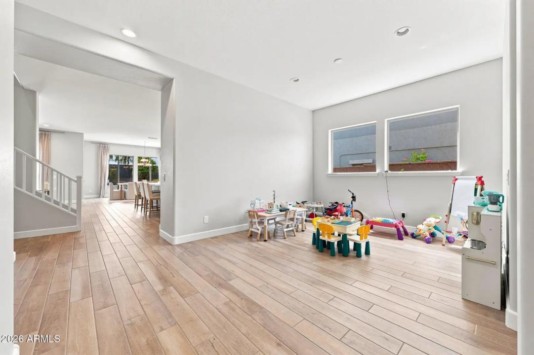 Real Estate Picture 4