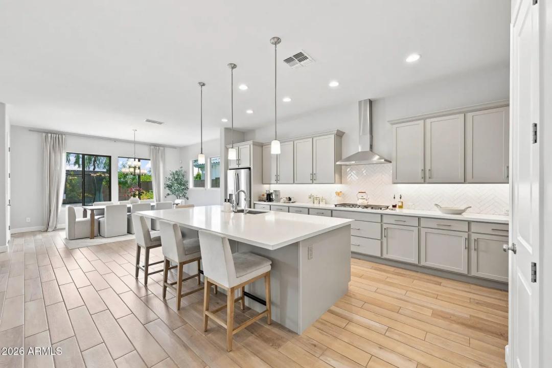 Real Estate Picture 9