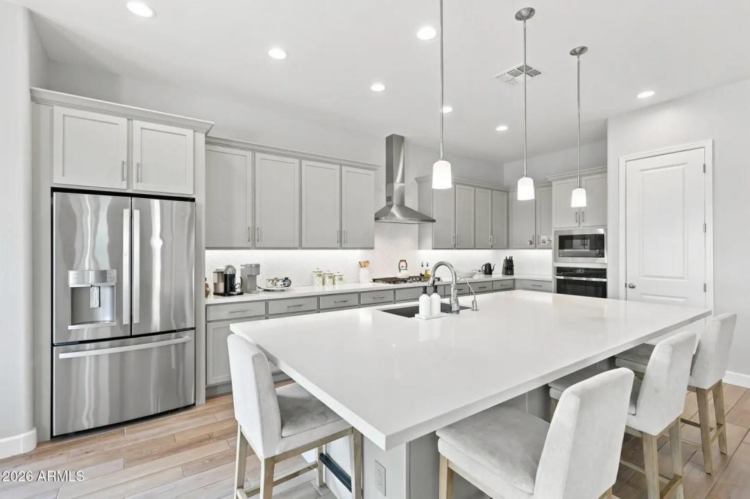 Real Estate Picture 11