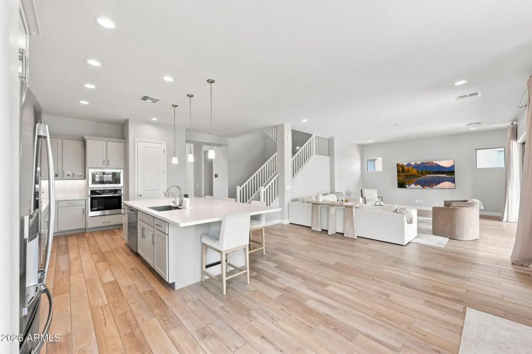 Real Estate Picture 12