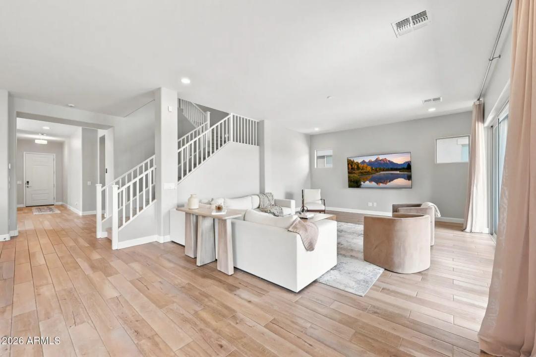 Real Estate Picture 17