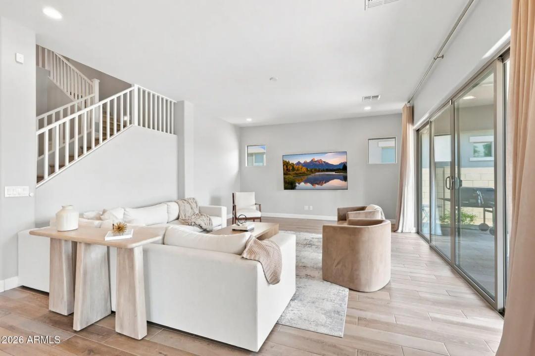 Real Estate Picture 18