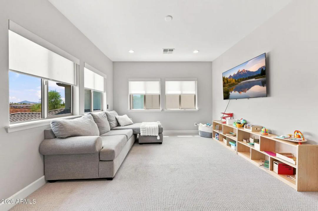 Real Estate Picture 23