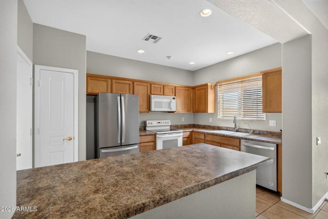 Real Estate Picture 7