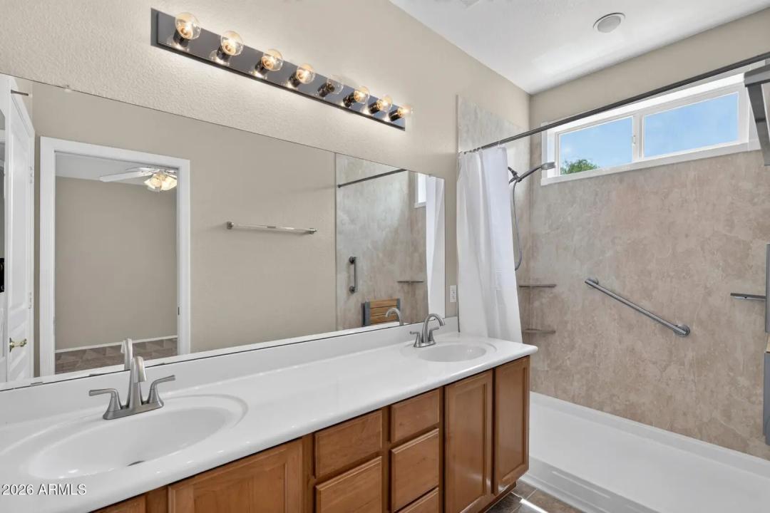 Real Estate Picture 12