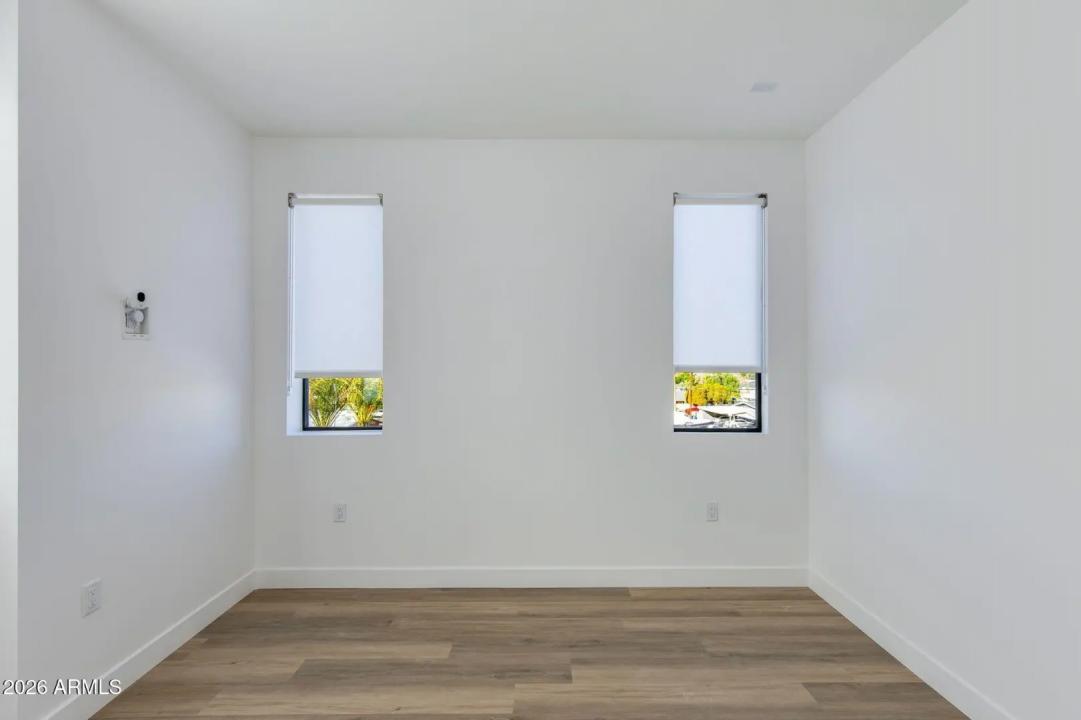 Real Estate Picture 32