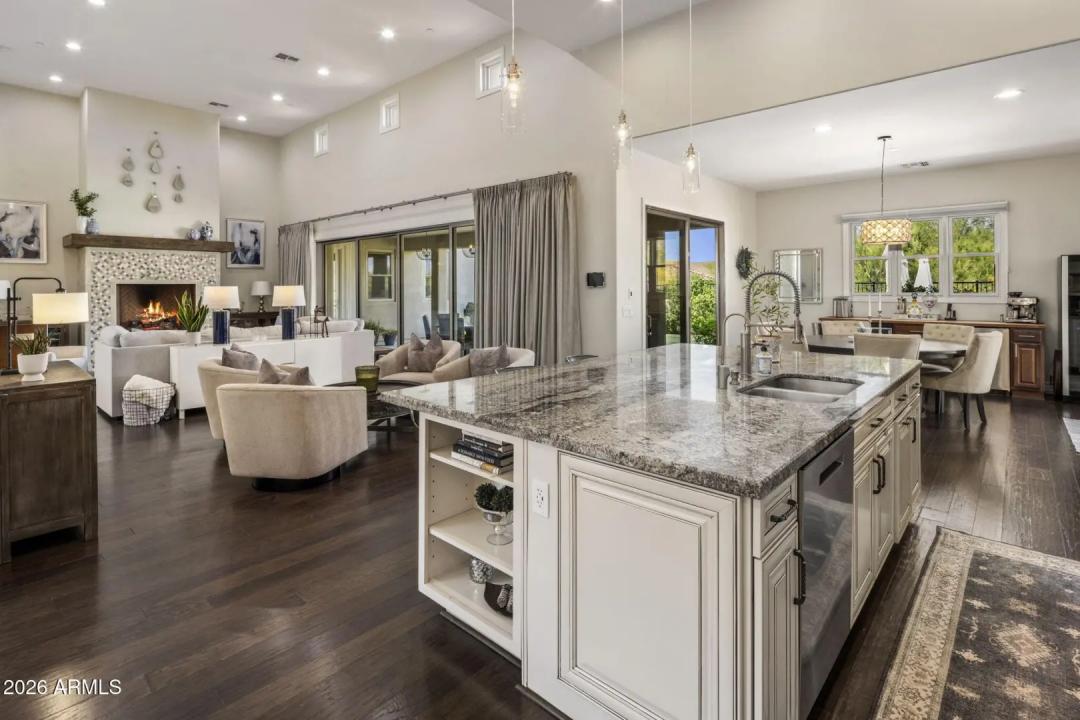 Real Estate Picture 10