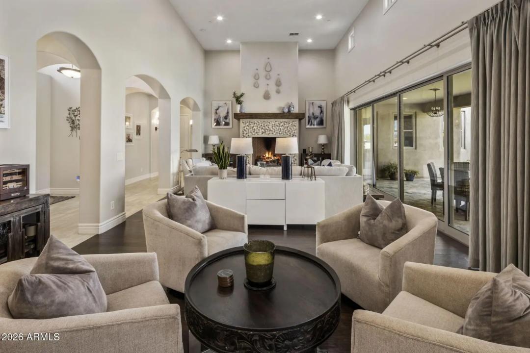 Real Estate Picture 7
