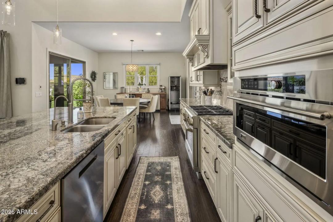 Real Estate Picture 14