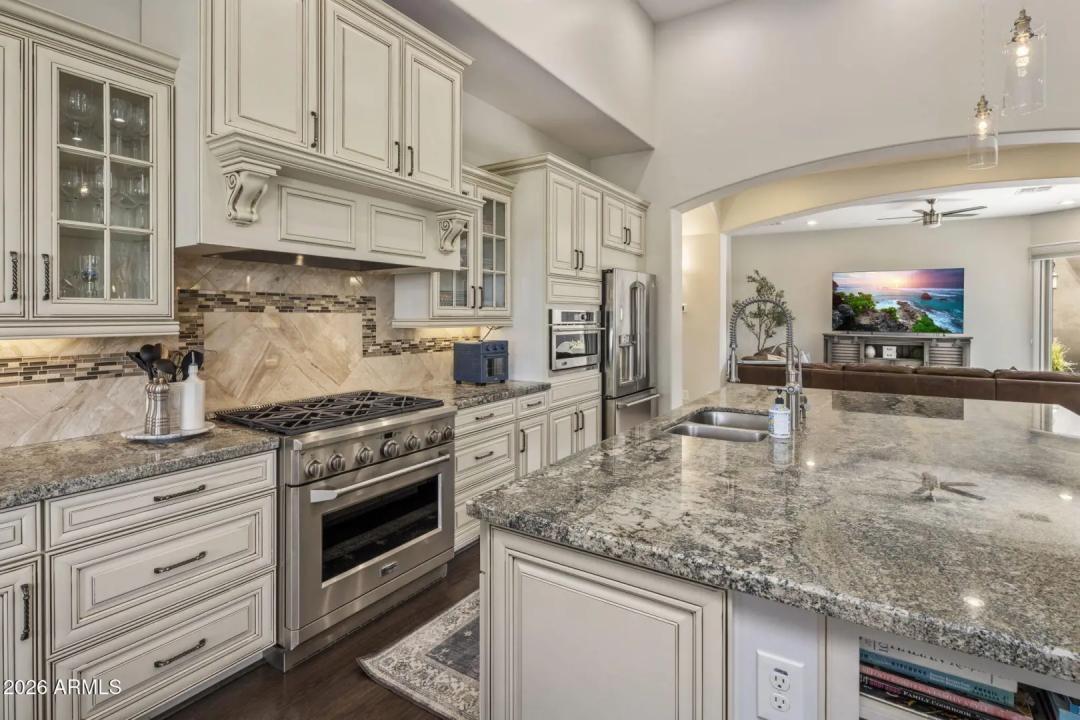 Real Estate Picture 12