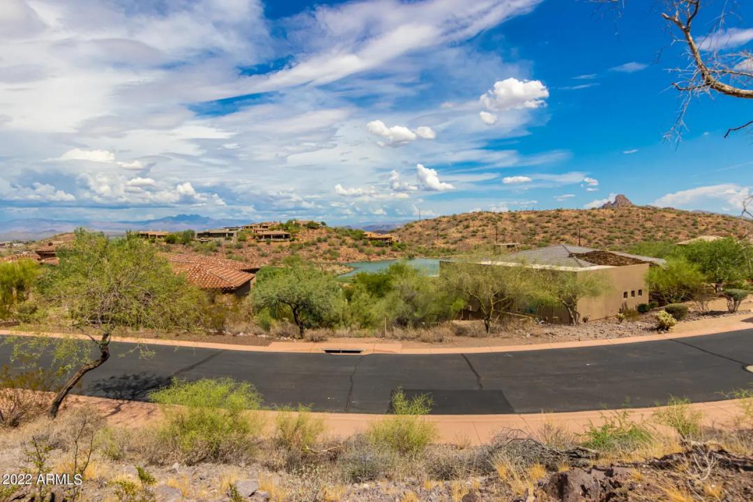Real Estate Picture 4