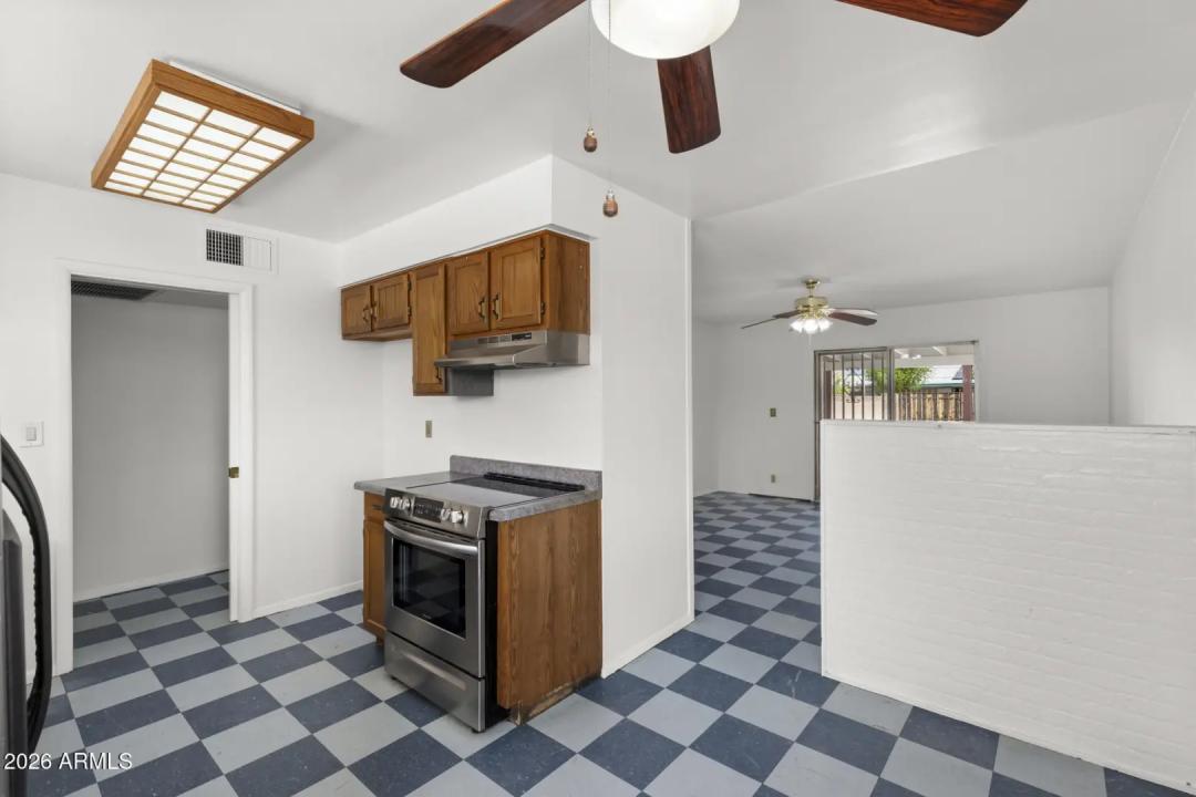 Real Estate Picture 8