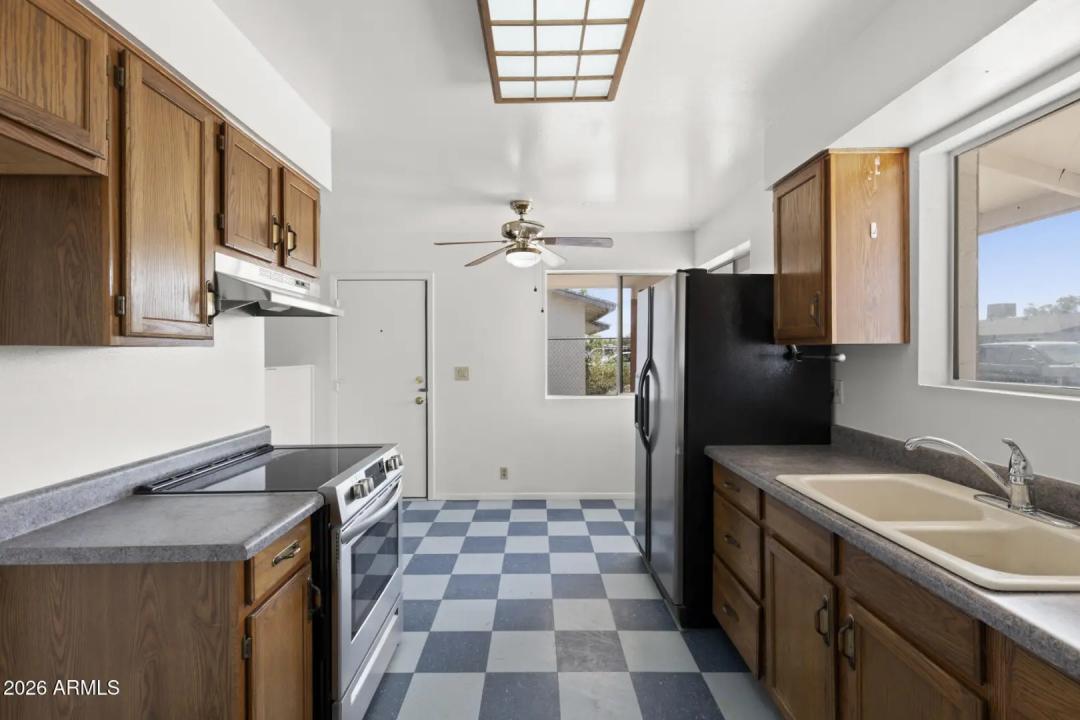 Real Estate Picture 9