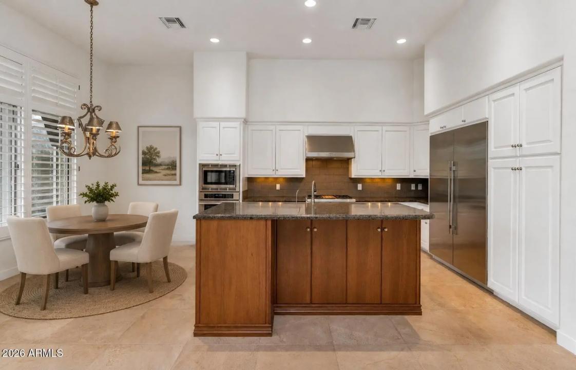 Real Estate Picture 11