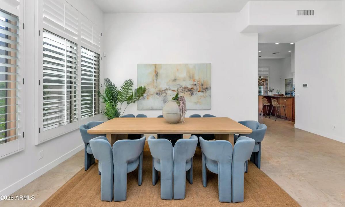 Real Estate Picture 5