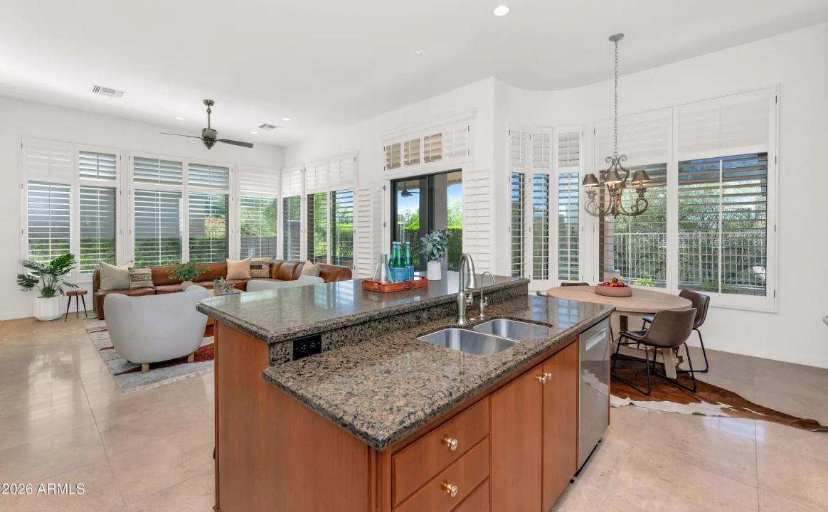 Real Estate Picture 14