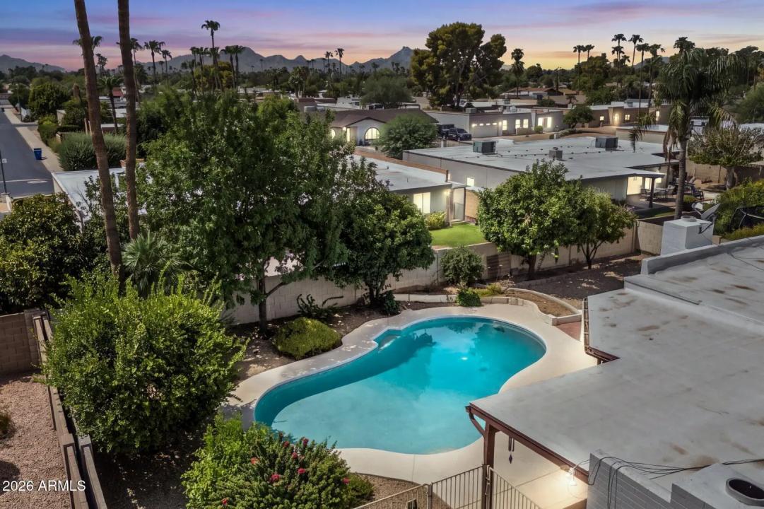 Real Estate Picture 3