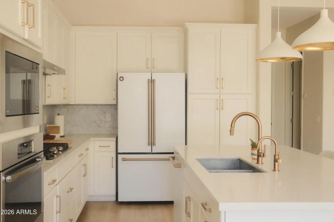 Real Estate Picture 3
