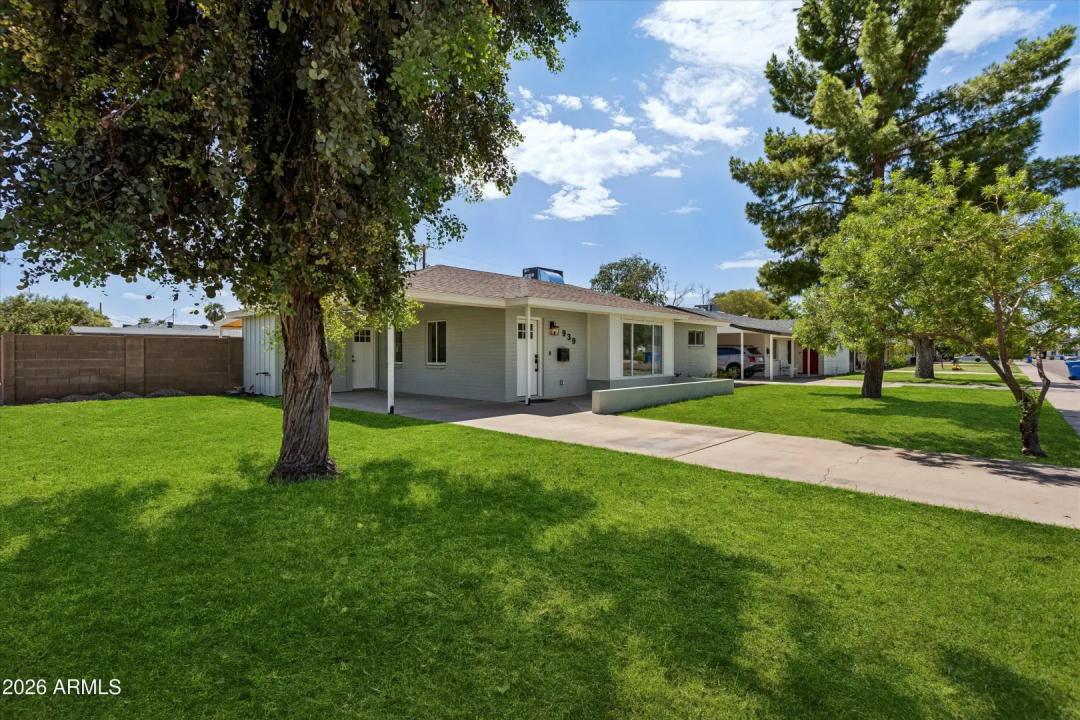 Real Estate Picture 3