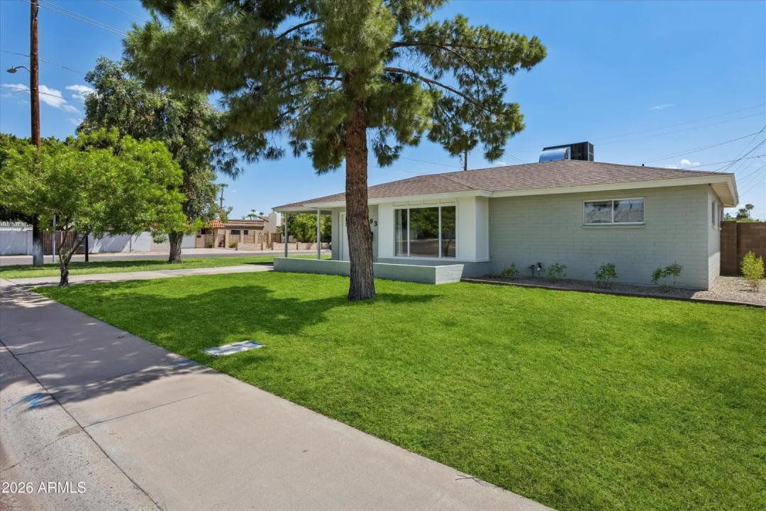 Real Estate Picture 4