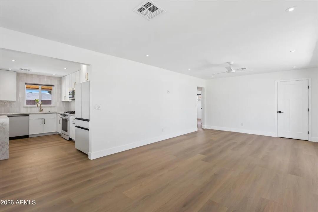 Real Estate Picture 8