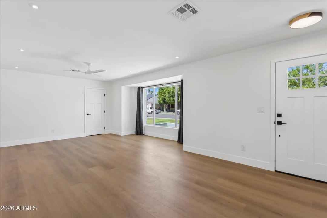 Real Estate Picture 5