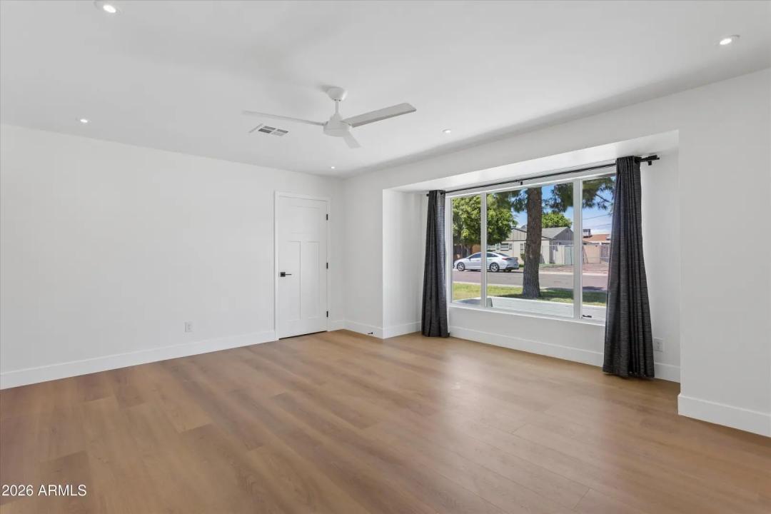 Real Estate Picture 7