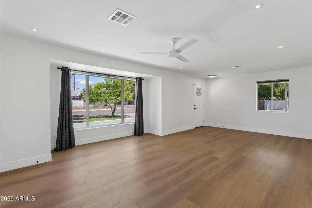 Real Estate Picture 6