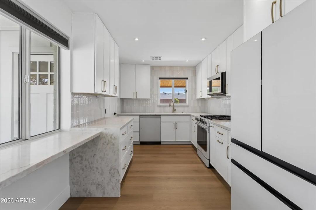 Real Estate Picture 9