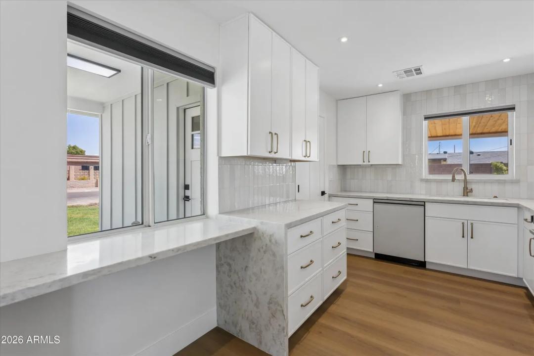 Real Estate Picture 10