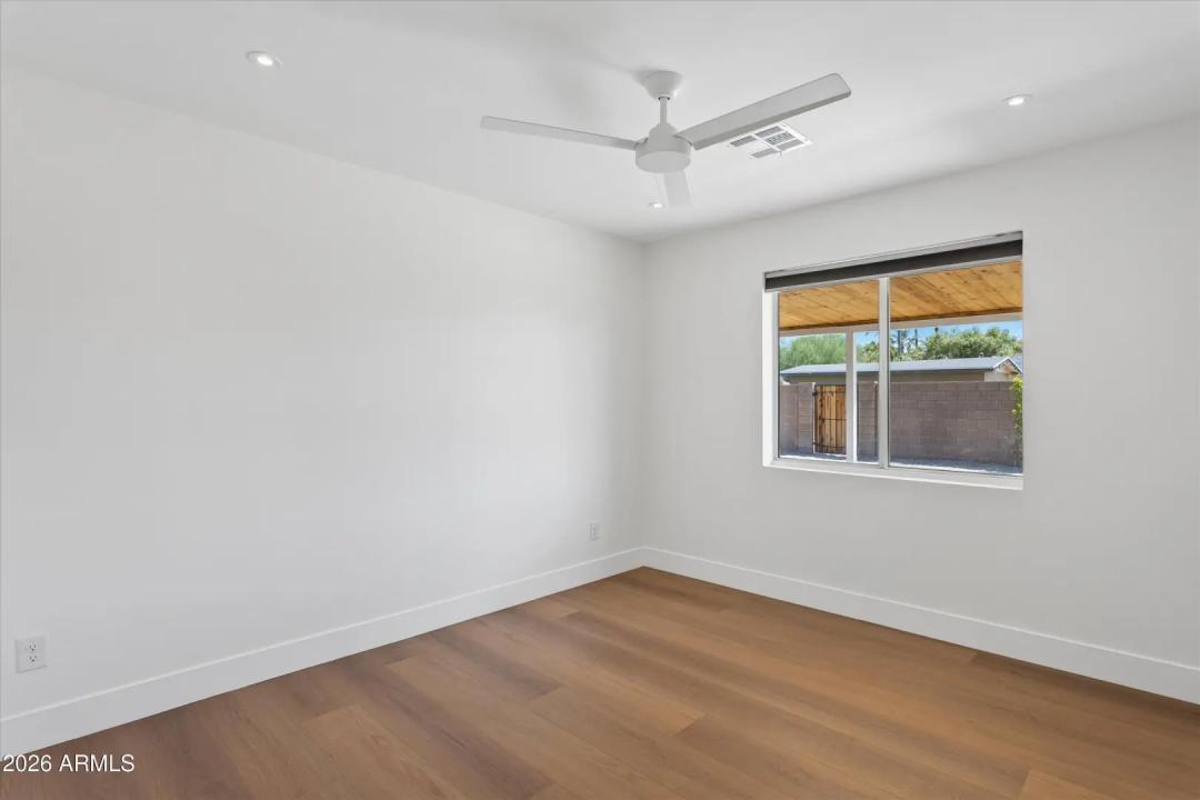 Real Estate Picture 14